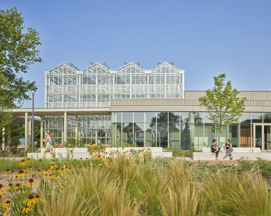 Landscape as Choreography: Architecture in the Contemporary Botanical Garden - Image 2 of 103
