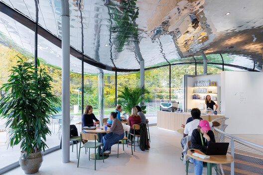 VISTA Science Experience Center / STUDIO MAKS VISTA Science Experience Center / STUDIO MAKS - Fotografia de Interiores, Vidro, Cadeira