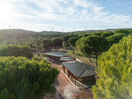 Mata do Paraíso Scout Park / Plano Humano Arquitectos Mata do Paraíso Scout Park / Plano Humano Arquitectos - Image 6 of 27