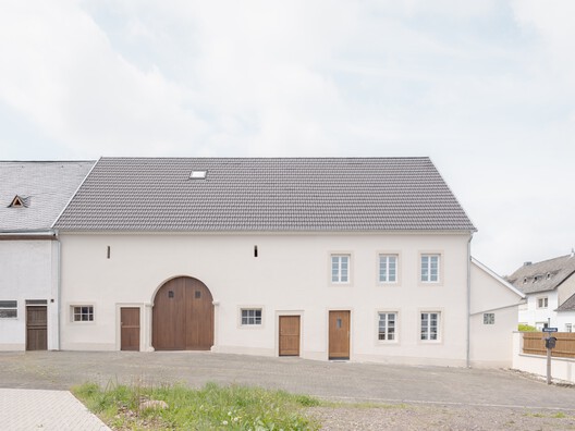House Südeifel / PUR+ Architekten House Südeifel / PUR+ Architekten - Exterior Photography, Door, Concrete