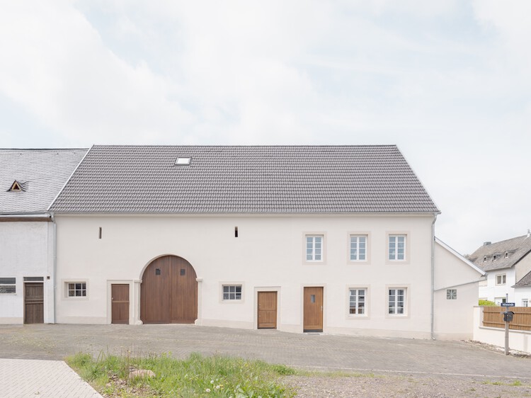 House Südeifel / PUR+ Architekten - Exterior Photography, Door, Concrete