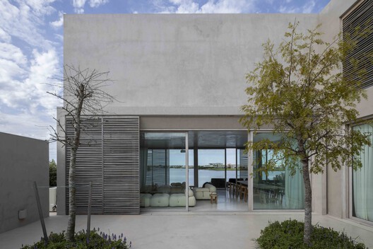 Marinas House / Pirca Arquitectura - Exterior Photography, Concrete, Courtyard, Balcony