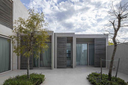 Marinas House / Pirca Arquitectura - Exterior Photography, Concrete, Courtyard
