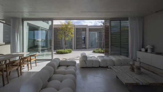 Marinas House / Pirca Arquitectura - Interior Photography, Living Room, Concrete, Courtyard