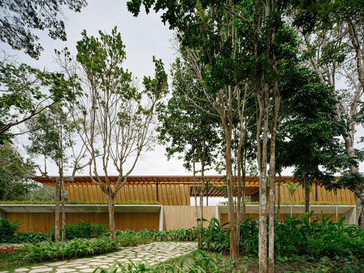 Villa Yandara / Padovani Arquitetos Villa Yandara / Padovani Arquitetos - Image 2 of 27