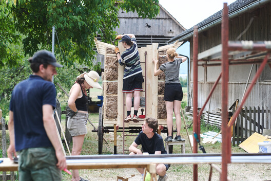 Mobile Chicken Coop / Gerrit Müller-Scheeßel + Z.O.P. - Institute for Spatial Design - Exterior Photography