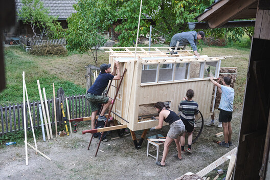 Mobile Chicken Coop / Gerrit Müller-Scheeßel + Z.O.P. - Institute for Spatial Design - Exterior Photography, Wood