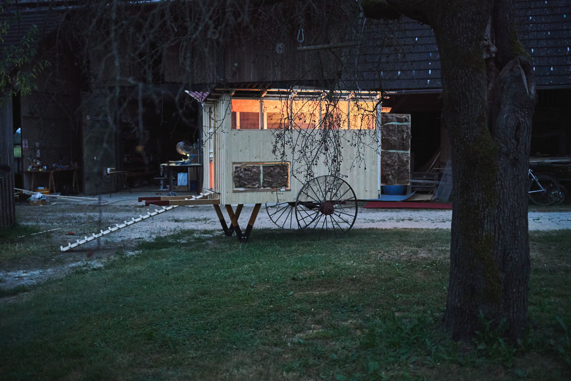 Gallery of Mobile Chicken Coop / Gerrit Müller-Scheeßel + Z.O.P. - Institute for Spatial Design - 5