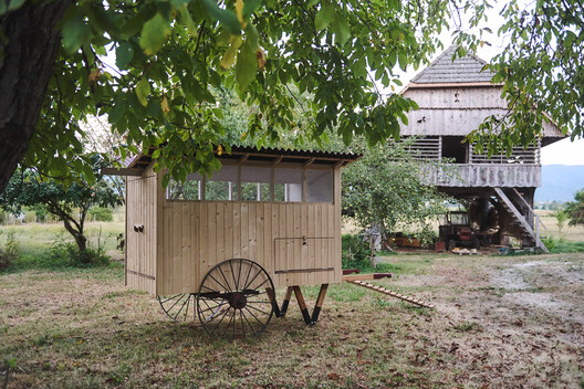 Mobile Chicken Coop / Gerrit Müller-Scheeßel + Z.O.P. - Institute for Spatial Design - Exterior Photography, Wood