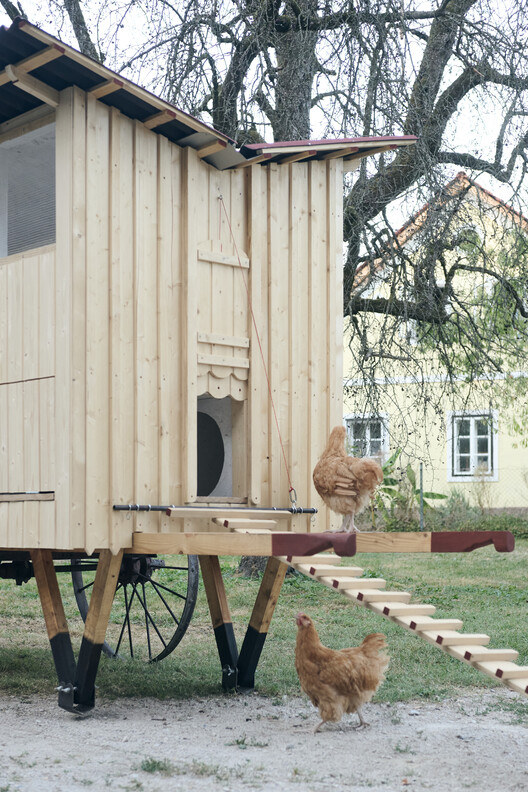 Mobile Chicken Coop / Gerrit Müller-Scheeßel + Z.O.P. - Institute for Spatial Design - Interior Photography, Wood