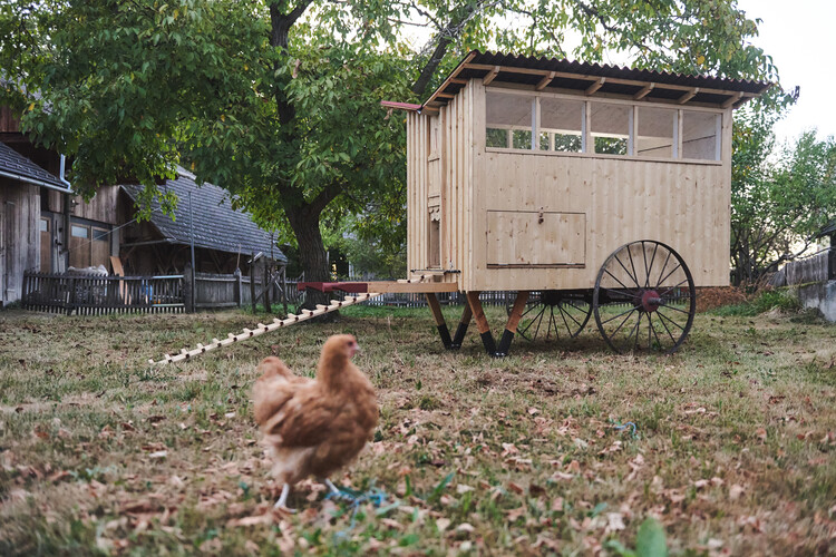 Mobile Chicken Coop / Gerrit Müller-Scheeßel + Z.O.P. - Institute for Spatial Design - Exterior Photography, Sustainability