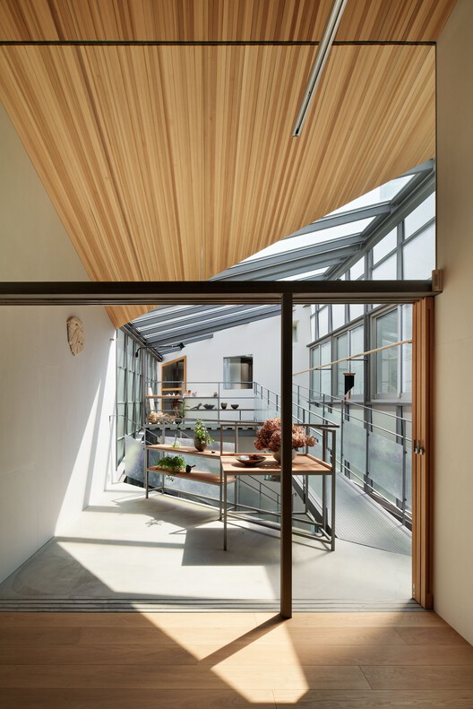 House and Studio in Kyoto / Tato Architects - Interior Photography, Wood, Lighting, Glass, Beam
