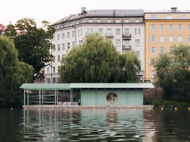 Floating Sauna  / DinellJohansson