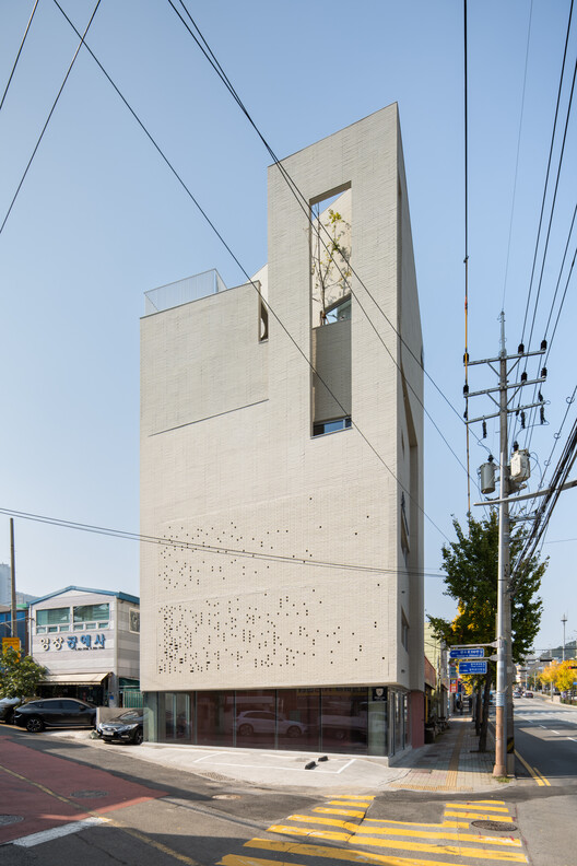 JH Gwangan Mixed-use building  / U.GA Architects - Image 2 of 24