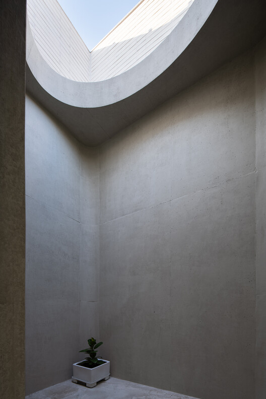 JH Gwangan Mixed-use building  / U.GA Architects - Interior Photography, Concrete