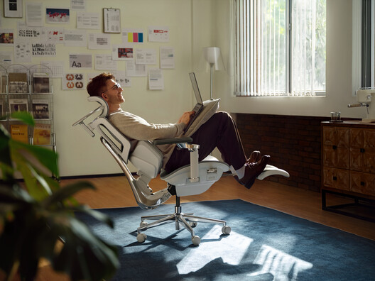 The Ergonomic Office Chair in the Age of AI The Ergonomic Office Chair in the Age of AI - Image 10 of 11