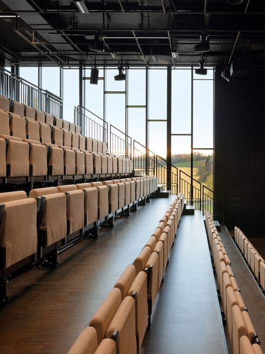 Edifício Criativo Levanger / Incube Architecture + Praksis Arkitekter Edifício Criativo Levanger / Incube Architecture + Praksis Arkitekter - Fotografia de Interiores, Corrimão