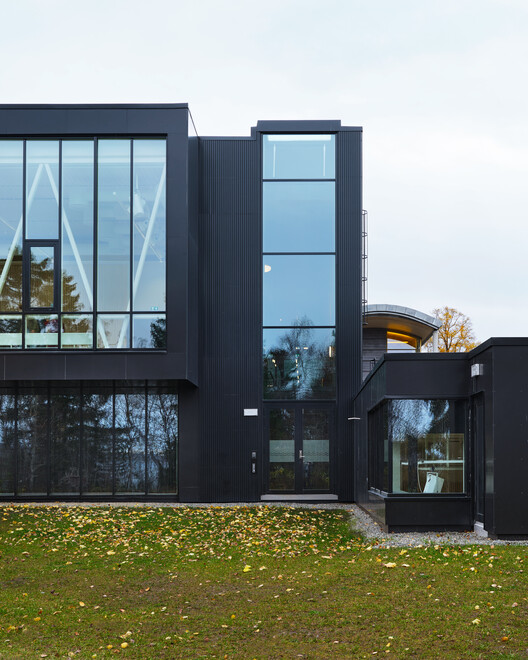 Edifício Criativo Levanger / Incube Architecture + Praksis Arkitekter Edifício Criativo Levanger / Incube Architecture + Praksis Arkitekter - Fotografia de Exterior, Vidro