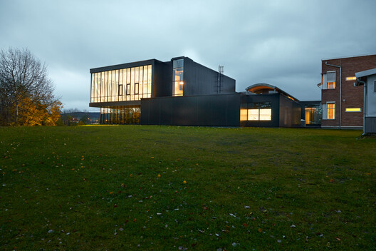 Edifício Criativo Levanger / Incube Architecture + Praksis Arkitekter Edifício Criativo Levanger / Incube Architecture + Praksis Arkitekter - Fotografia de Exterior