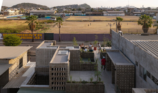 La Colmena - Multi-family Housing as Shared Neighborhood Infrastructure / Ancestra + Natura Futura La Colmena - Multi-family Housing as Shared Neighborhood Infrastructure / Ancestra + Natura Futura - Image 34 of 50