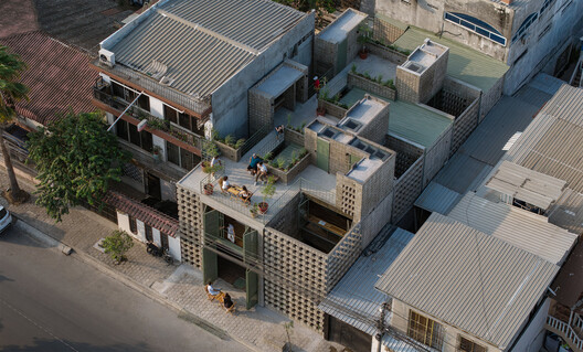La Colmena - Multi-family Housing as Shared Neighborhood Infrastructure / Ancestra + Natura Futura La Colmena - Multi-family Housing as Shared Neighborhood Infrastructure / Ancestra + Natura Futura - Image 6 of 50