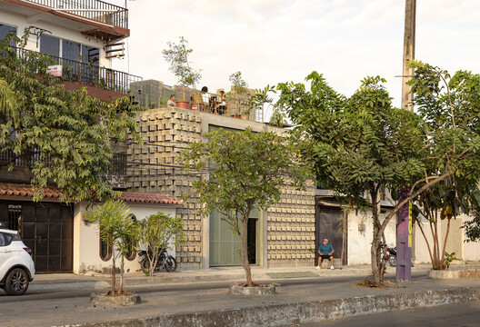La Colmena - Multi-family Housing as Shared Neighborhood Infrastructure / Ancestra + Natura Futura La Colmena - Multi-family Housing as Shared Neighborhood Infrastructure / Ancestra + Natura Futura - Image 16 of 50