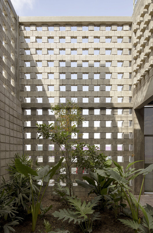 La Colmena - Multi-family Housing as Shared Neighborhood Infrastructure / Ancestra + Natura Futura La Colmena - Multi-family Housing as Shared Neighborhood Infrastructure / Ancestra + Natura Futura - Image 14 of 50