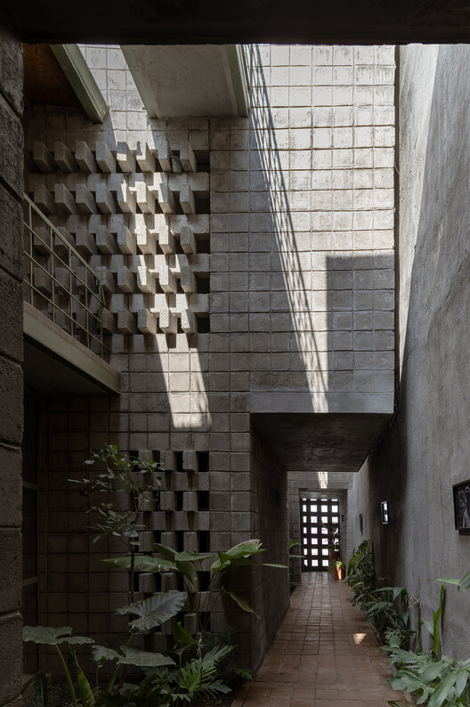 La Colmena - Multi-family Housing as Shared Neighborhood Infrastructure / Ancestra + Natura Futura La Colmena - Multi-family Housing as Shared Neighborhood Infrastructure / Ancestra + Natura Futura - Image 8 of 50