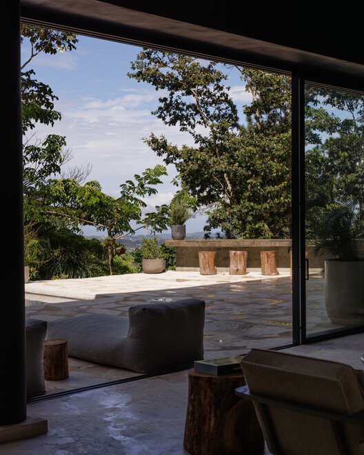 Casa VO / Desangles Abreu Arquitectos & Arkina Casa VO / Desangles Abreu Arquitectos & Arkina - Exterior Photography, Wood, Concrete, Chair