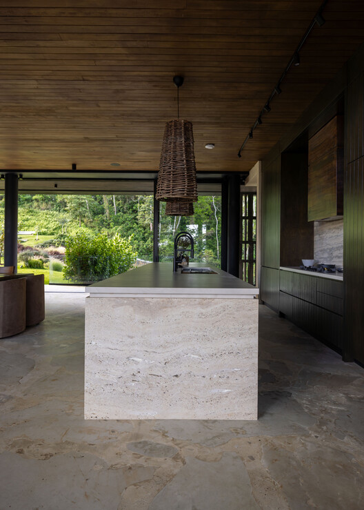 Casa VO / Desangles Abreu Arquitectos & Arkina Casa VO / Desangles Abreu Arquitectos & Arkina - Interior Photography, Kitchen, Wood, Countertop, Chair