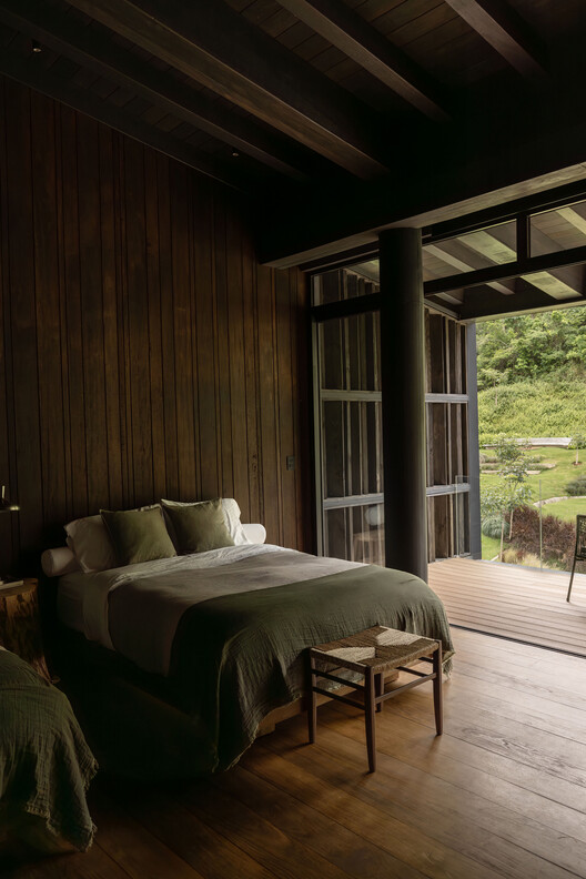 Casa VO / Desangles Abreu Arquitectos & Arkina Casa VO / Desangles Abreu Arquitectos & Arkina - Interior Photography, Bedroom, Wood, Bed, Chair