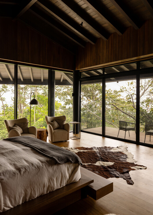 Casa VO / Desangles Abreu Arquitectos & Arkina Casa VO / Desangles Abreu Arquitectos & Arkina - Interior Photography, Bedroom, Wood, Bed, Lighting, Chair