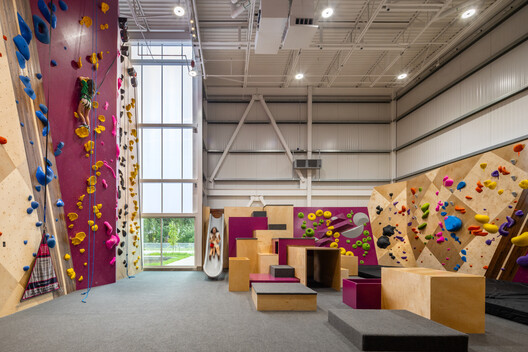 Crux South Climbing Gym / Derrington Building Studio Crux South Climbing Gym / Derrington Building Studio - Image 19 of 28