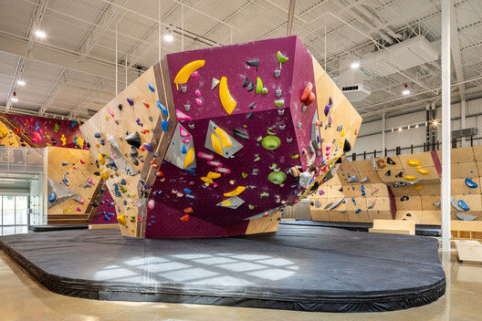 Crux South Climbing Gym / Derrington Building Studio Crux South Climbing Gym / Derrington Building Studio - Image 13 of 28