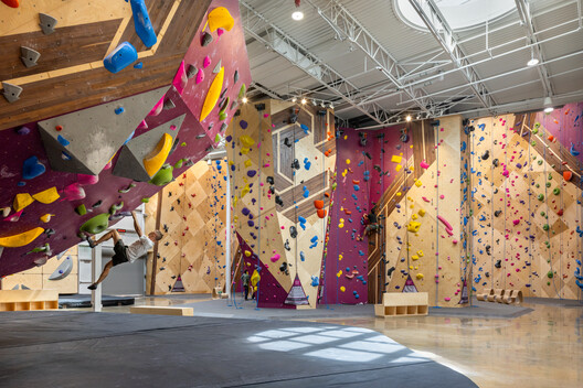 Crux South Climbing Gym / Derrington Building Studio Crux South Climbing Gym / Derrington Building Studio - Image 14 of 28