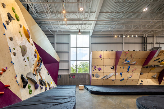 Crux South Climbing Gym / Derrington Building Studio Crux South Climbing Gym / Derrington Building Studio - Image 15 of 28