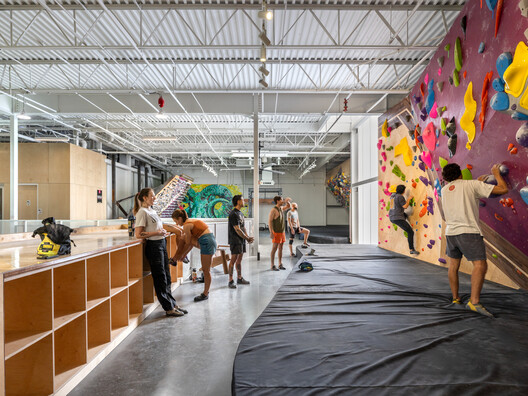 Crux South Climbing Gym / Derrington Building Studio Crux South Climbing Gym / Derrington Building Studio - Interior Photography