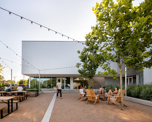 Crux South Climbing Gym / Derrington Building Studio Crux South Climbing Gym / Derrington Building Studio - Exterior Photography