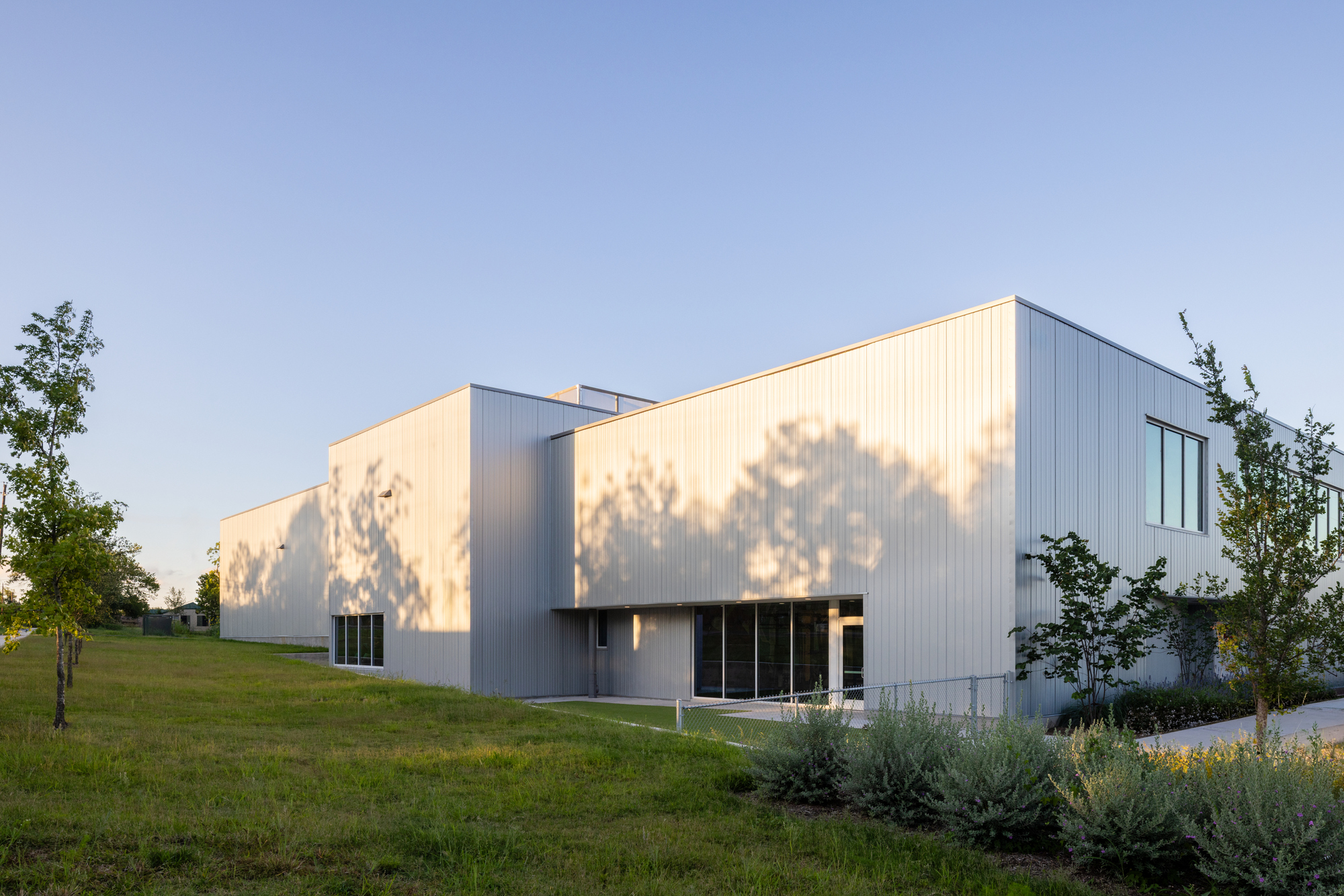 Crux South Climbing Gym / Derrington Building Studio