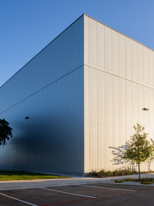 Crux South Climbing Gym / Derrington Building Studio Crux South Climbing Gym / Derrington Building Studio - Exterior Photography