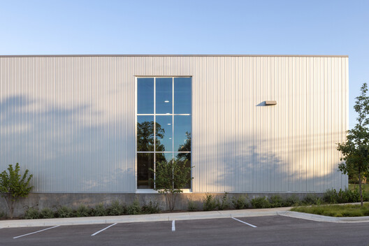 Crux South Climbing Gym / Derrington Building Studio Crux South Climbing Gym / Derrington Building Studio - Exterior Photography