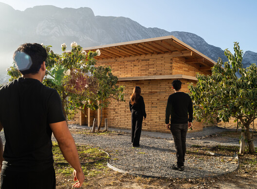 La Grieta Pavilion / Centro de Estudios Superiores de Diseño de Monterrey, CEDIM + WEYES Estudio La Grieta Pavilion / Centro de Estudios Superiores de Diseño de Monterrey, CEDIM + WEYES Estudio - Exterior Photography