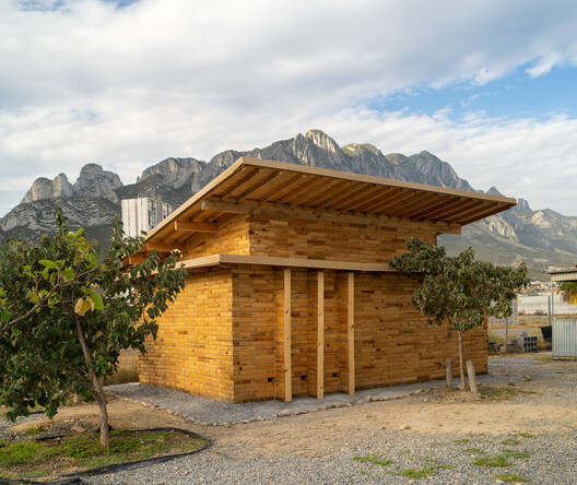 La Grieta Pavilion / Centro de Estudios Superiores de Diseño de Monterrey, CEDIM + WEYES Estudio La Grieta Pavilion / Centro de Estudios Superiores de Diseño de Monterrey, CEDIM + WEYES Estudio - Exterior Photography, Wood