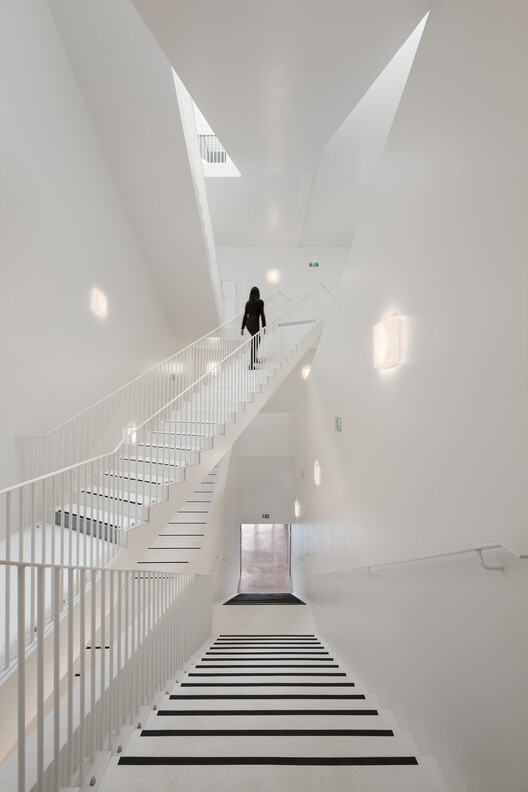 Dance, Music and Theatre Conservatoire in Massy / Dominique Coulon & associés Dance, Music and Theatre Conservatoire in Massy / Dominique Coulon & associés - Interior Photography, Stairs, Handrail