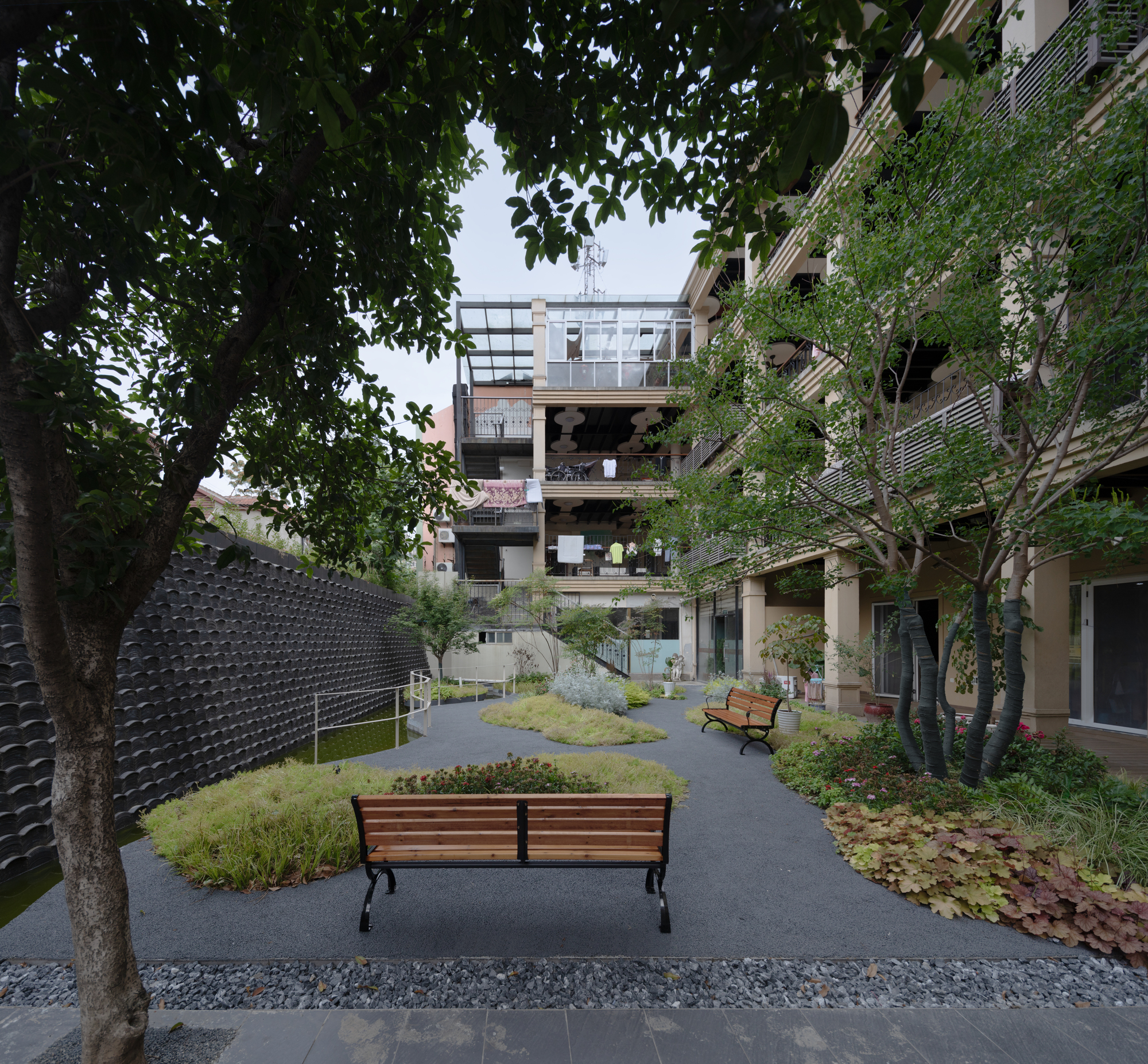 Scenic Architecture обновило переулок Оуян в Шанхае через микрорегенерацию