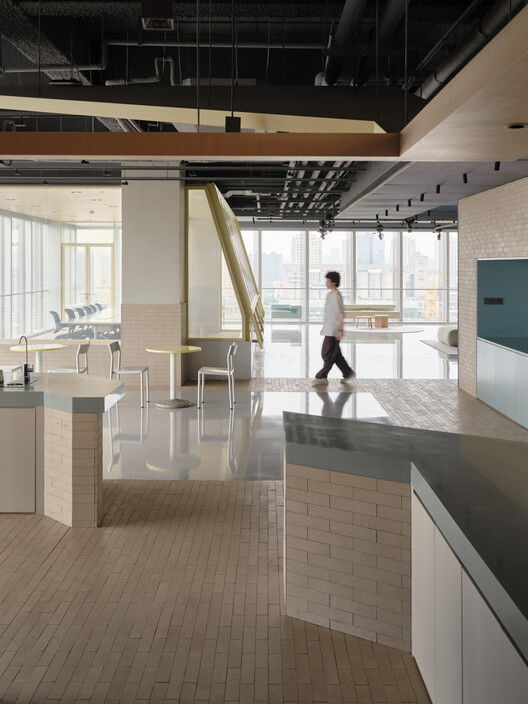 Bothaus Coffee - Sudo Developer Center / HCCH Studio Bothaus Coffee - Sudo Developer Center / HCCH Studio - Fotografía interior, Cocina, Sillas, Vidrio