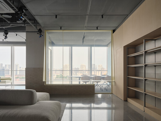 Bothaus Coffee - Sudo Developer Center / HCCH Studio Bothaus Coffee - Sudo Developer Center / HCCH Studio - Fotografía interior, Madera, Iluminación, Vidrio, Sillas