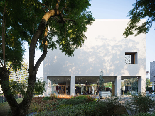 Yearly Plan House / Hui Pan Architects Yearly Plan House / Hui Pan Architects - Exterior Photography, Concrete
