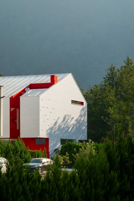 Corner Villa / Super Void Space Corner Villa / Super Void Space - Exterior Photography