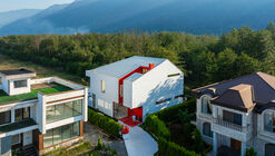 Corner Villa / Super Void Space
